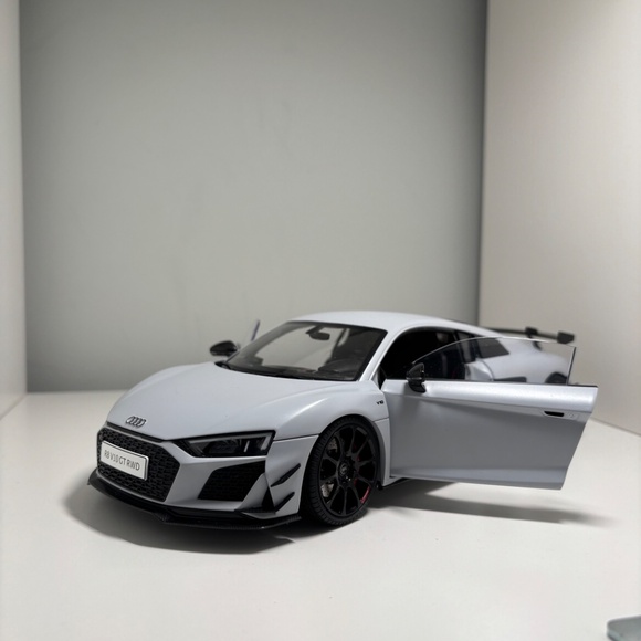 Audi r8 gt 1/18 - Picture 6 of 8